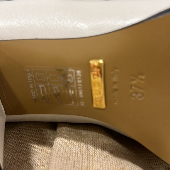 Authentic Gucci Shoes - Picture 6 of 15